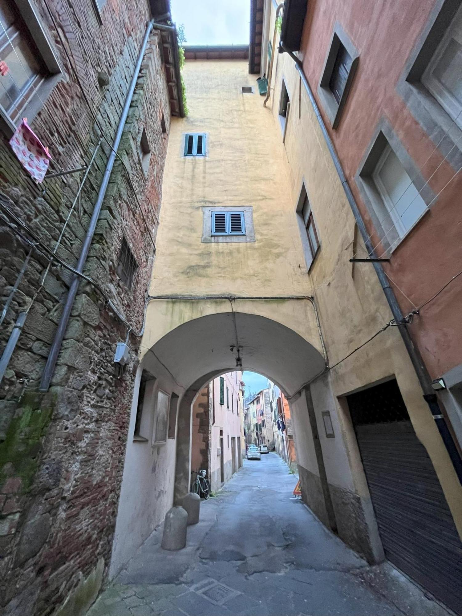 I Due Ciueli Apartment Pescia Bagian luar foto